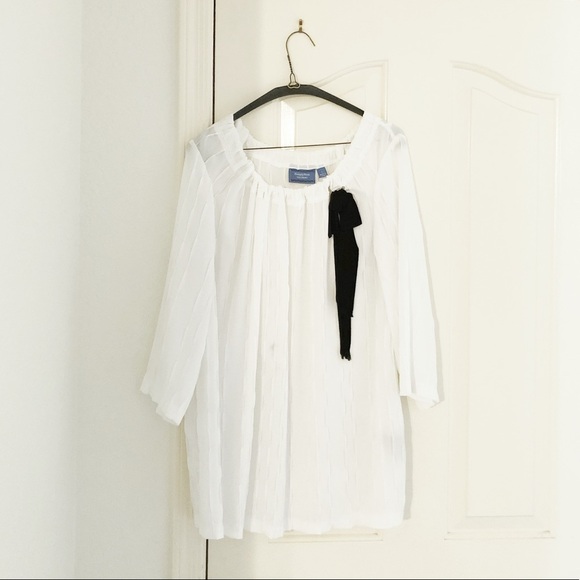 Simply Vera Vera Wang Tops - Simply Vera White 3/4 Sleeve Blouse With Black Bow